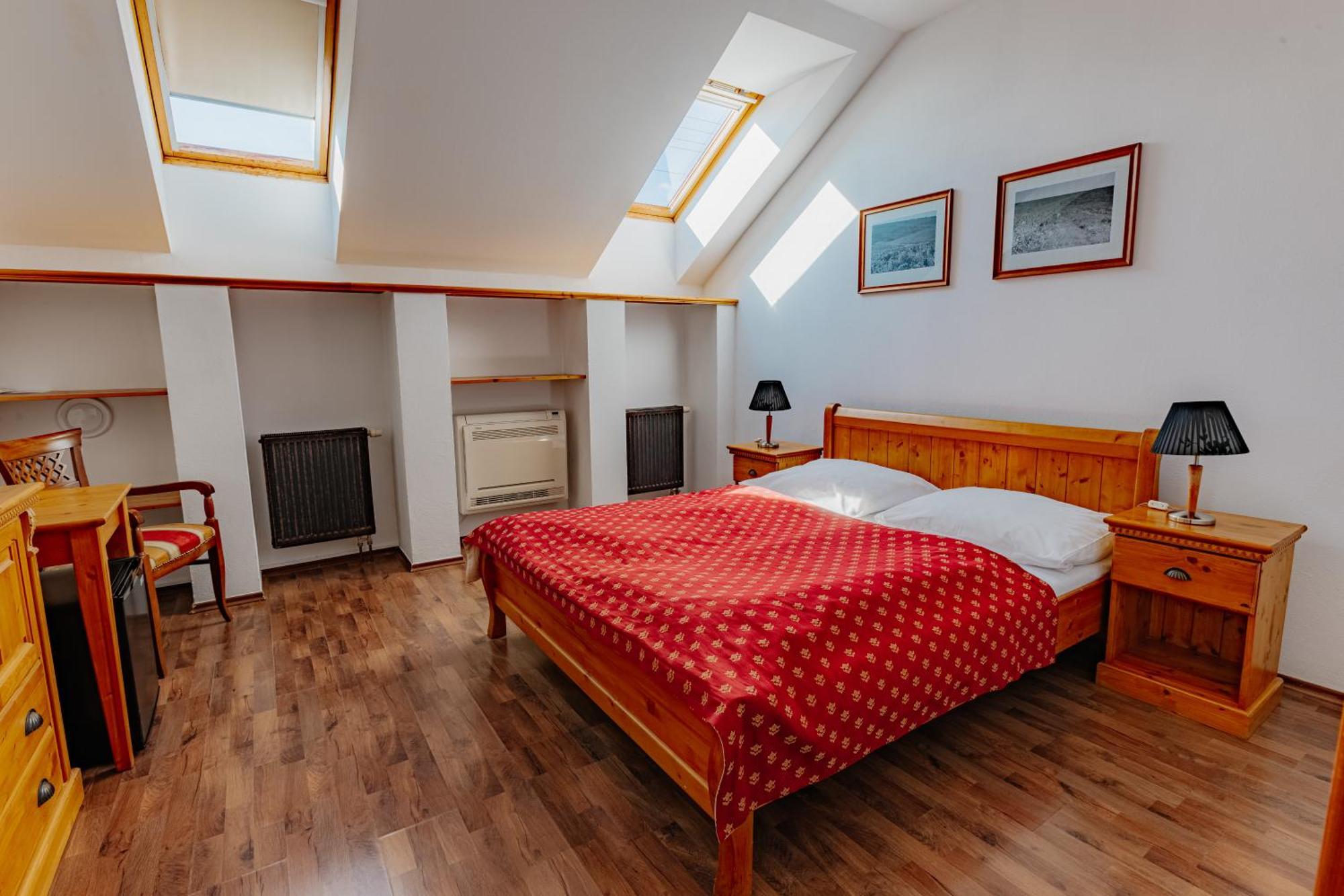 Chateau Hotel 3*