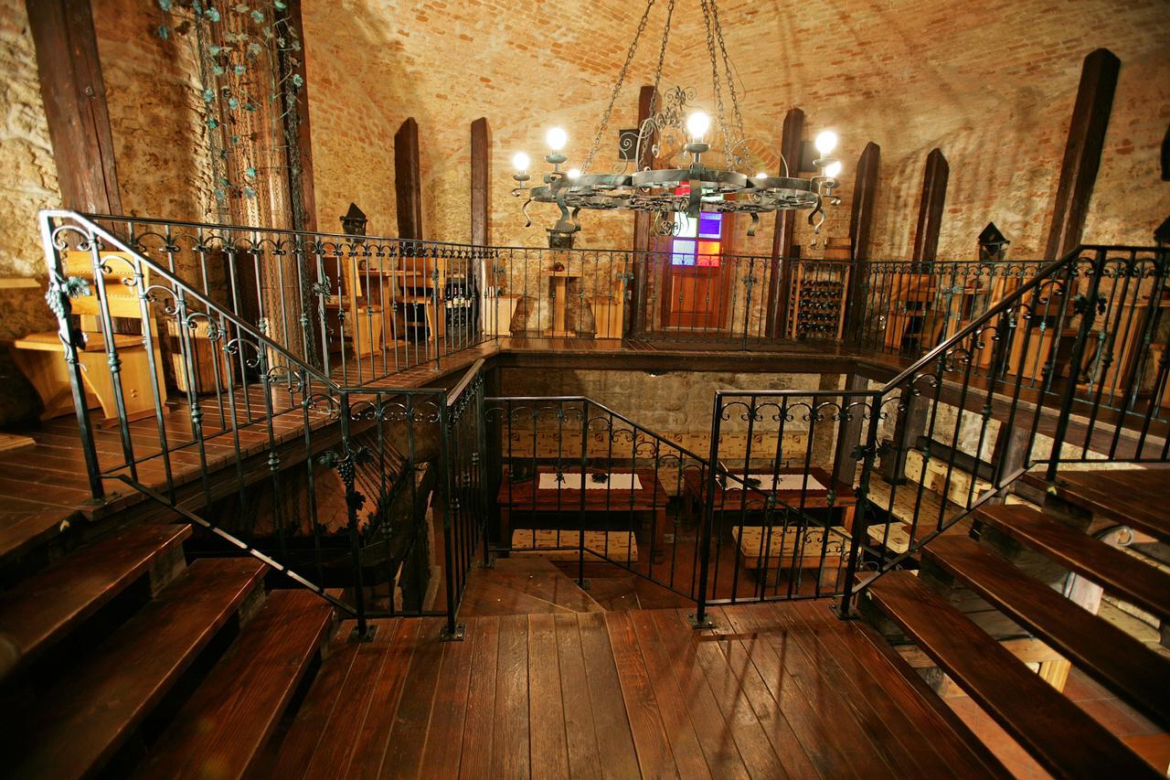 Chateau Hotel 3*